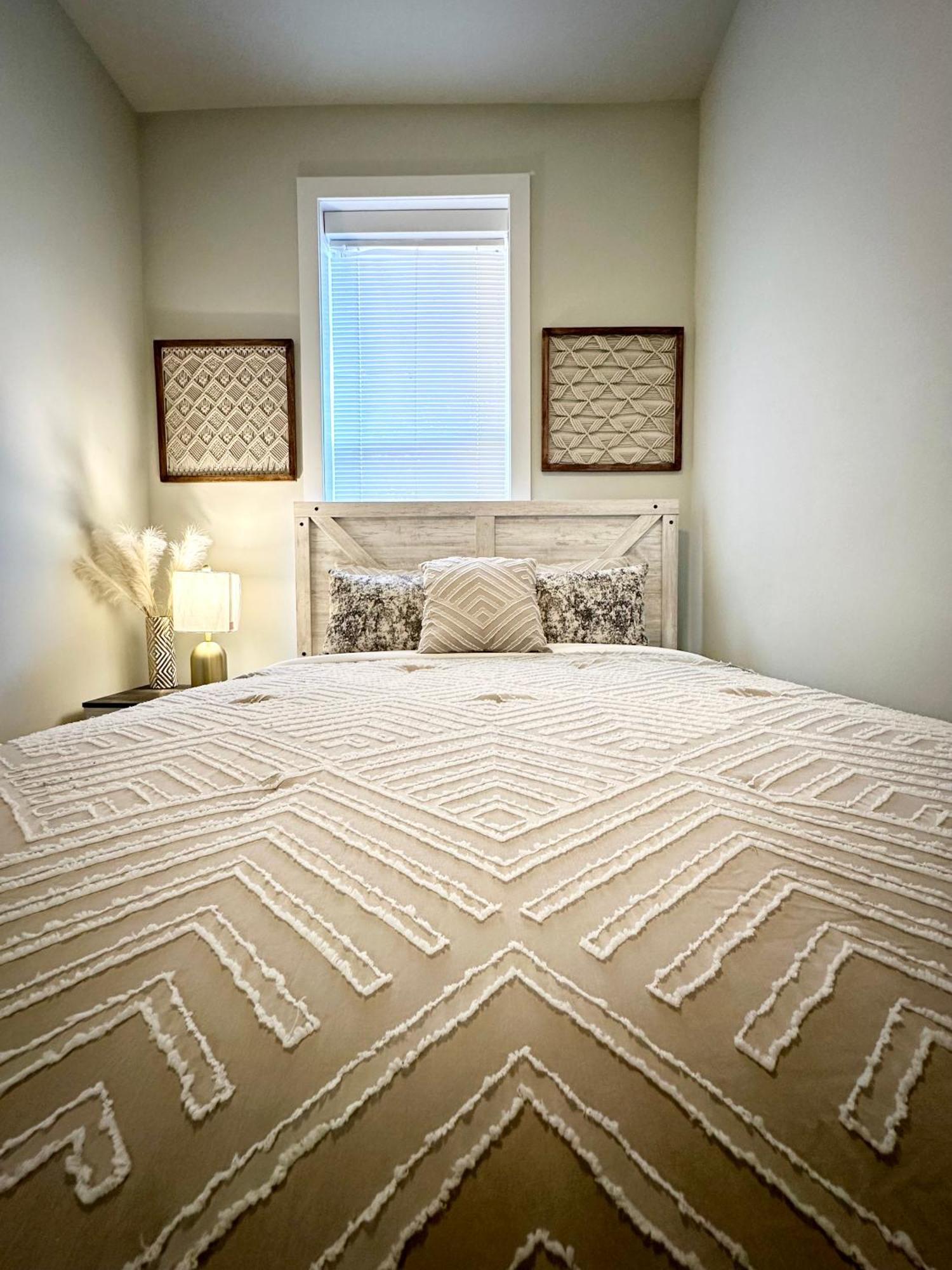Apartment Smart - Pristine 3bd Oasis In #1r *
